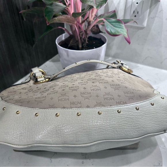 MCM White and Tan Hobo Bag with Monogrammed Design - Picture 5 of 15